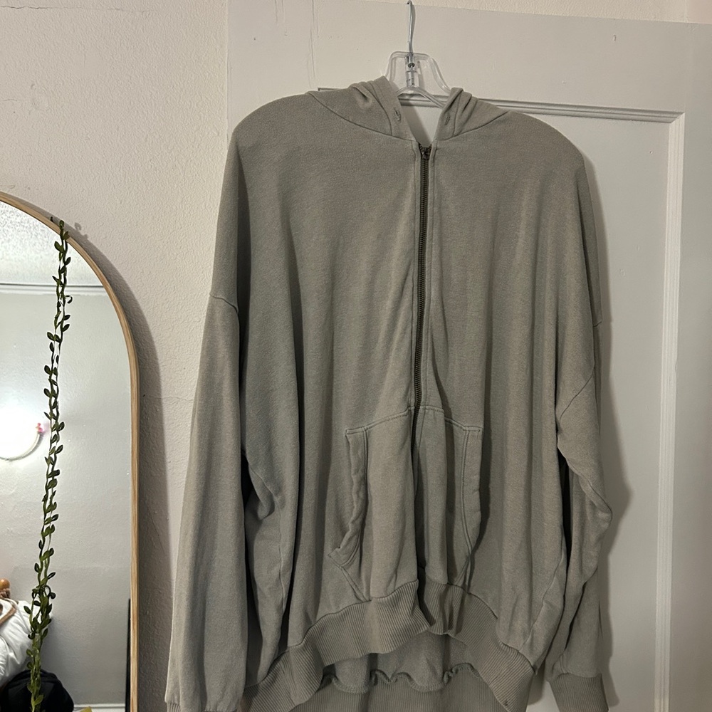 American Eagle Outfitters Men's Light Gray Zip-Up Sweater